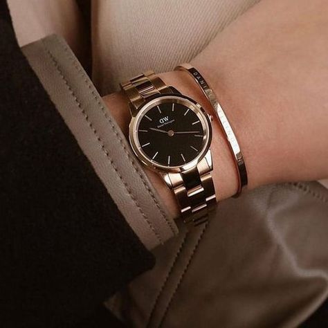 fashioninhappiness on Instagram: Yay or nay? Follow @glowinstylee and @fashioninhappiness for more _ #fashioninhappiness #fashion #style #stylish #موضة #cute #photooftheday… Dw Watch Women, Dw Watch, Timepiece Design, Gold For Women, Style Instagram, Watch Women, Womens Watches Luxury, Watches Unique, Stylish Watches