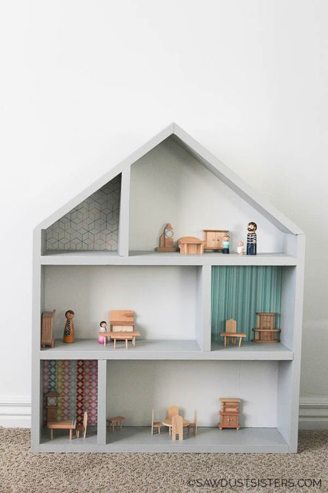 This simple DIY handmadewooden dollhouse makes a great gift. Build it with inexpensive lumber and a few tools. Click for a step-by-step tutorials and free plans. Diy Wooden Dollhouse, Dollhouse Furniture Plans, Log Furniture Plans, Diy Carpentry, House Crafts, Cute Furniture, Doll House Plans, Dollhouse Projects, Log Furniture