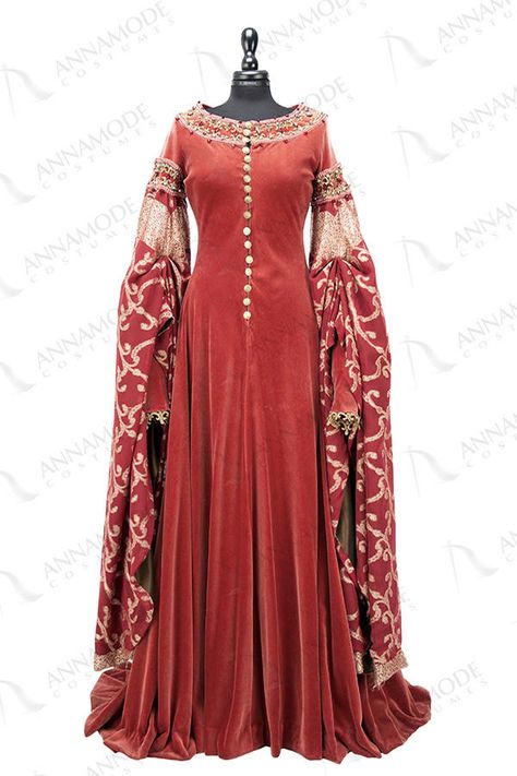 Asoiaf Fashion, Red And Gold Dress, Red Flowy Dress, Gaun Abad Pertengahan, Medieval Gown, Theme Dress, Medieval Costume, Period Outfit, Dress Woman