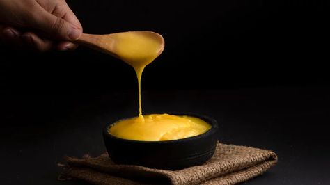 Gir Cow, Ghee Benefits, Food For Glowing Skin, Coconut Benefits, Cow Ghee, Desi Ghee, Protein Rich Foods, Baking Company, Healthy Oils