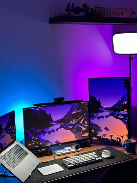 Home Office Streaming Setup, Laptop Monitor Setup, Gaming Battlestation, Console Setup, Gaming Photo, Computer Desk Organization, Laptop Setup, Wfh Setup, Home Studio Ideas