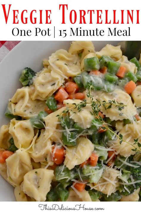 Tortellini Primavera is a quick and easy weeknight dinner recipe that's healthy and delicious, and it's ready in 15 minutes! #tortelliniprimavera #veggietortellini Tortellini Primavera, Veggie Tortellini, Dinner Hacks, Summer Florida, Drink Recipies, Tortellini Recipes, Supper Ideas, Weeknight Dinner Recipes Easy, Easy Weeknight Dinner