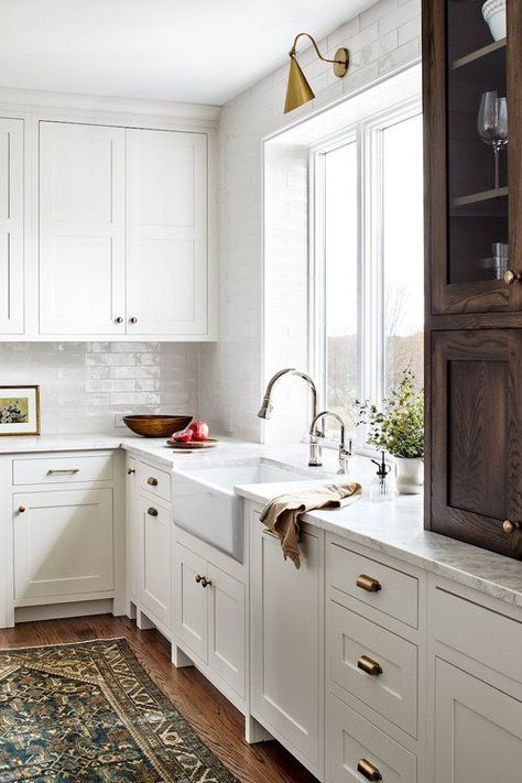 A beautiful and timeless kitchen space with white backsplash tile White Kitchen Cabinets With Brass Hardware, Kitchen Cabinets With Brass Hardware, Hardware For White Cabinets, Cabinets With Brass Hardware, Off White Kitchen Cabinets, Backsplash For White Cabinets, Beautiful White Kitchens, Off White Cabinets, Inset Cabinetry