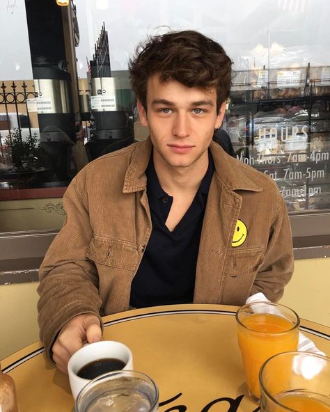 642.5k Likes, 3,662 Comments - Brandon Flynn (@flynnagin11) on Instagram: “So bitter and so sweet” Brandon Flynn 13 Reasons Why, Justin 13 Reasons Why, Alex Standall, Brandon Flynn, Justin Foley, Thirteen Reasons Why, 90's Fashion, 13 Reasons, Street Fashion Photography