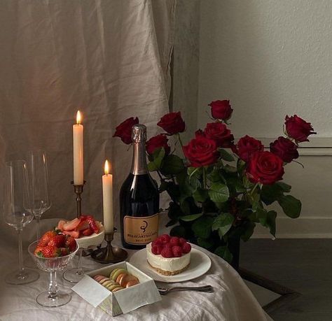 dream valentines date Birthday Room, Valentines Date Ideas, At Home Date, Valentine Dinner, Valentines Day Date, Valentines Day Dinner, Dinner At Home, Wine Cheese, Date Dinner