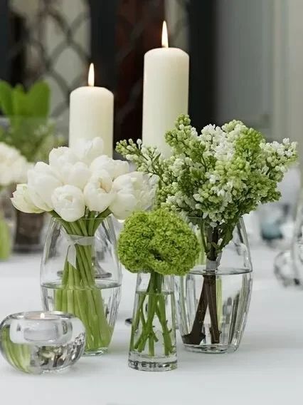 Flowers And Candles, Tulip Wedding, Decoration Evenementielle, Tafel Decor, Table Flower, Wedding Table Flowers, Chic Flowers, Wedding Table Decorations, Center Pieces