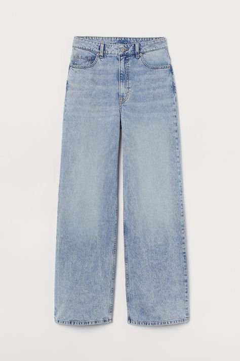 Hm Outfits, High Waisted Jeans Outfit, Blue Mom Jeans, Oversized Jeans, High Waisted Mom Jeans, Wide Jeans, H&m Jeans, Womens Casual Outfits, Light Denim