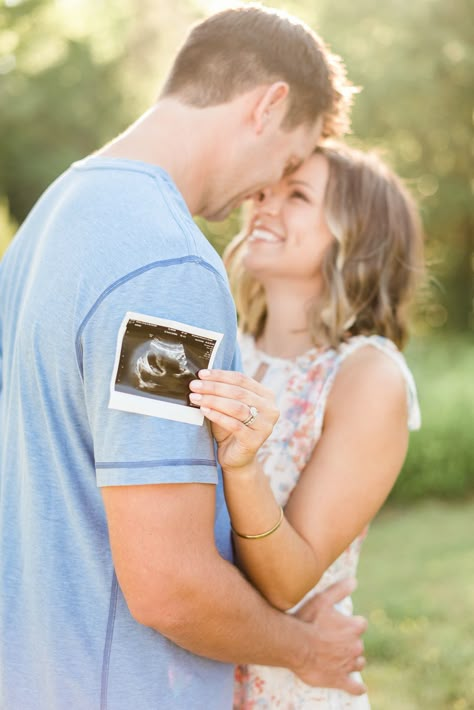 Ultrasound Couple Photos, Holding Ultrasound Pictures, Ultrasound Reveal Pictures, Photos With Ultrasound Picture, Ultrasound Picture Announcement, Ultrasound Pictures Photoshoot, Maternity Pictures With Ultrasound, Couple Ultrasound Pictures, Fall Announcement Pregnancy Photo Ideas