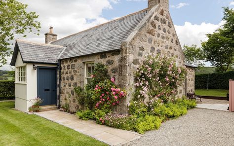 Butlers Cottage - Beautiful cottage in rural Scotland Scottish Cottages Interior, Small Cottage Extension, Floorplan Cottage, English Cottage Guest House, Scottish Cottage Exterior, Scotland Cottage Interior, Scottish House Plans, Scottish Cottage, Homes In Scotland