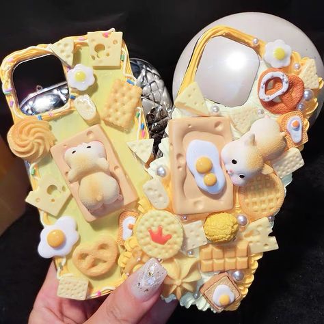 Clay Projects Kids, Diy Resin Phone Case, Decoden Diy, Kawaii Items, Decoden Case, Cream Glue, 3d Iphone Cases, Diy Cream, Salty Treats