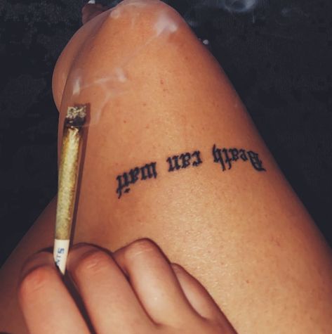 Clever Knee Tattoo, Tattoo Above The Knee Women, Fine Line Tattoo Above Knee, Words On Knees Tattoo, Tattoo Baddie Aesthetic, Top Knee Tattoo, Above The Knee Tattoo Ideas Words, Cute Above The Knee Tattoos, Above Knee Tattoos Women Small