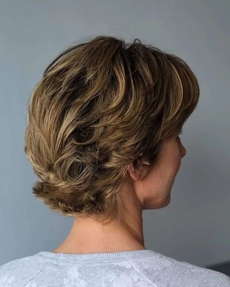 Flip Up Hairstyles Short, Short To Medium Length Hair With Layers, Short Flip Hairstyles, Short Hair Flipped Out Ends, Short Choppy Hairstyle Women, Medium Pixie Haircut, Short Flippy Hairstyles, Flip Hairstyle, Medium Length Hairstyles For Women