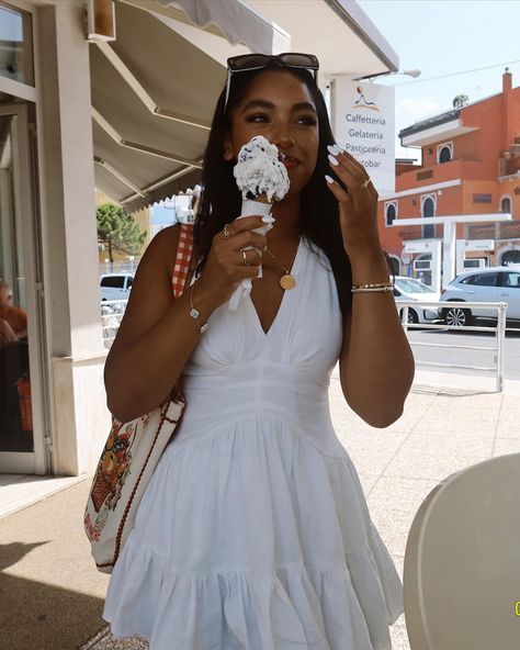 summer in italy , 1983 Solange Outfit Aesthetic, Italy Outfits Black Women, Summer Fashion Black Women, Italy Ootd, Vineyard Outfit, Italy 1983, Summer In Italy, Life Pics, Summer Poses