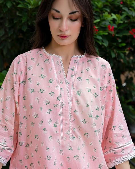 Designs Of Neck For Suits, Kurta Style Shirts For Women, Neck Designs For Lawn Suits, Neck Design For Lawn Dress, Lawn Suit Neck Design, Ethnic Kurtis Design, New Neck Design 2024, Lawn Suit Design 2024, Suit Kurta Design