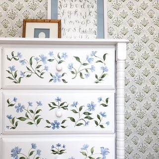 Riley Sheehey (@rileysheehey) • Instagram photos and videos Nightstand Painting Ideas, Painted Dresser Ideas, Stenciled Dresser, Dresser Painting, Dresser Inspo, Stencil Dresser, Dresser Paint, Painted Nightstand, Riley Sheehey