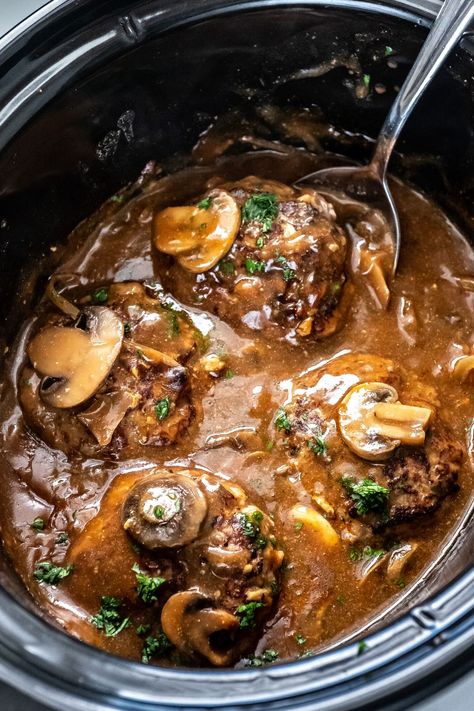 Crockpot Salisbury Steak Recipe, Crockpot Salisbury Steak, Salisbury Steak Crockpot, Resep Steak, Easy Suppers, Beef Crockpot, Salisbury Steak Recipe, Slow Cooker Salisbury Steak, Sliced Onion