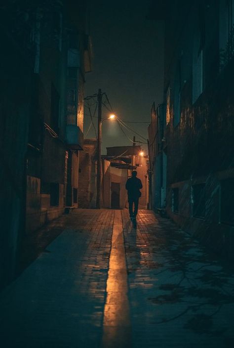 Dark Alleyway, Night Street Photography, Sony A7riii, Good Photography, Night Landscape Photography, Street Pics, Night Time Photography, Night Illustration, Dark Street