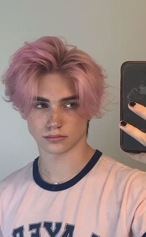 Coloured Hair Men, Pastel Pink Hair Men, Guys With Purple Hair, Men Hair Colour Ideas, Boy Hair Color Ideas, Dyed Hair Guys, Guys With Colored Hair, Guy Pink Hair, Boy Dyed Hair