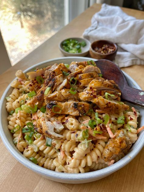 Buffalo Chicken Pasta Salad - onebalancedlife.com Pasta With Salad Recipes, Mason Jar Pasta Recipes, Easy Buffalo Chicken Recipes, Pasta Salads Healthy, Cost Efficient Meals, Pasta Bowl Recipes, Summer Chicken Pasta Salad, Paleo Pasta Salad, Pasta Salad Recipes With Chicken