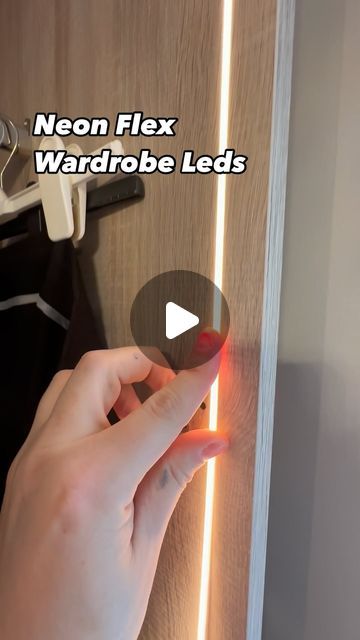 Profile Lights In Wardrobe, Wardrobe Design With Lights, Wardrobe Lights Ideas, Led Light Furniture, Closet Office Lighting, Wardrobe Lighting Detail, Cupboard Lighting Ideas, Wardrobe With Led Lights, Closet Lights Ideas