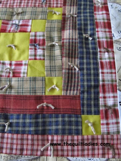 How to tie a quilt using yarn Quilt With Yarn Ties, Tied Quilts With Yarn, How To Tie A Quilt With Yarn, Knotted Quilt, Quilt Tying, Tying Quilts, Easy Patchwork Quilt, Tied Quilts, Quilters Knot