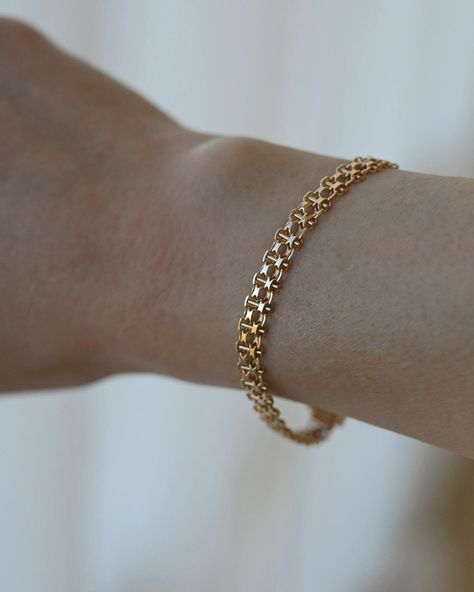 Gold Bracelet For Women Daily Use, Chain Type Bracelets Gold Women, Daily Wear Gold Bracelet For Women, Gold Bracelet For Women Classy, Custom Gold Jewelry, Jewelry Necklace Simple, Gold Bracelet Simple, Locket Design, Latest Bracelets