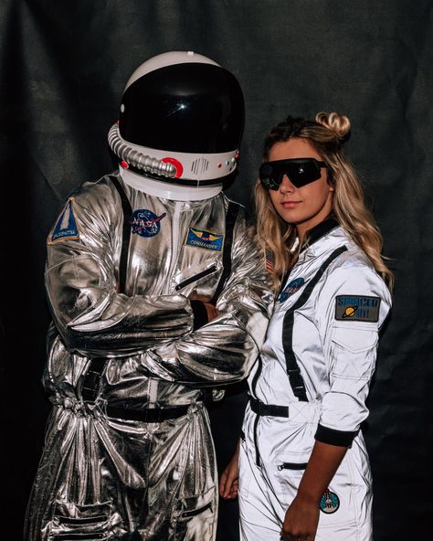 Halloween Astronaut Costume, Astronaut Couple Costume, Astronaut And Alien Costume Couples, Spacesuit Costume, Diy Astronaut Costume, Astronaut Halloween Costume, Astronaut Halloween, Storybook Character Costumes, Halloween Couple Costumes