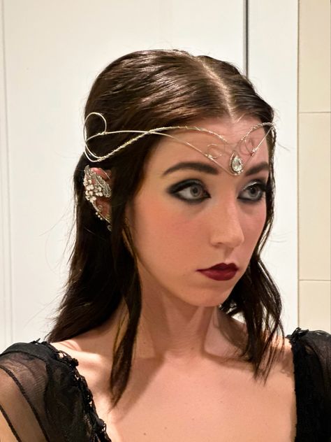 gothic fairy core - costume ideas - halloween costume ideas - fairycore - fantasy aesthetic - acotar Feyre And Rhysand Costume, Crystal Fairy Costume, Dark Elf Halloween Costume, Dark Forest Fairy Costume, Fairy Dark Aesthetic, Dark Fairy Costume Halloween, Acotar Costume, Dark Fairy Halloween, Horror Fairy