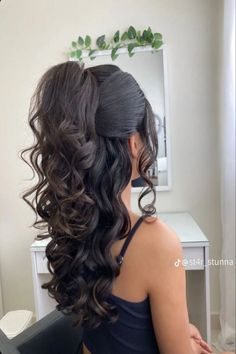 Simple Hairstyles For Quince, Damas Hair Styles, Cute Hairstyles For Damas, Hair Styles For A Quinceanera Damas, Quinceanera Damas Hairstyles, Quince Simple Hairstyles, Hair For Damas Quince, Quince Hairstyles For Damas, Hair Styles For Damas Quince