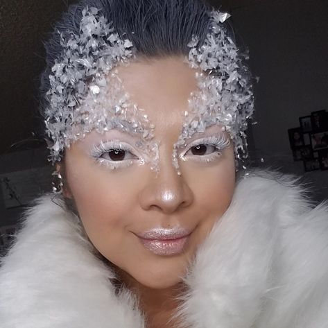 Ice Princess Makeup Snow Queen, Frosty Makeup Look, Frosted Makeup, Ice Princess Makeup, Snow Queen Makeup, Holiday Makeup Christmas, Snow Makeup, Frozen Makeup, Winter Core