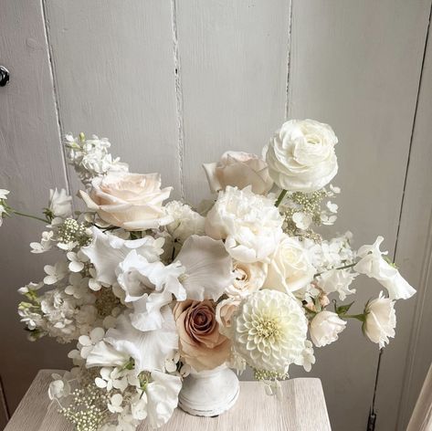 Champagne Wedding Flowers, Modern Bridal Bouquets, Taupe Wedding, Jasmine Wedding, Sedona Wedding, Wedding Reception Centerpieces, Wedding Money, Wedding Flowers Summer, Wedding Palette