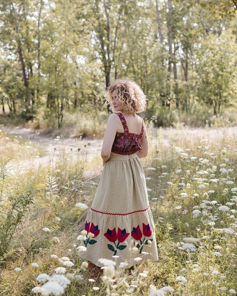 Our beloved Calico Prairie Top will be available tomorrow in a batch of my very best stash of old cotton 🌷🌾🌸🧵 Designed to mix and match with your favourite high waisted denim and skirts, this little wide strap beauty is probably the most frequently worn garment in my wardrobe. If you’ve been wanting to add one of these to your collection, I fully support that decision! 💗 Launching tomorrow @ 10am EDT along with some very epic heirloom knits to kick off the season! ✨ #honeybea #vintagecott... Art Appliqué, Folk Fashion, Rick Rack, Red Tulips, Red Button, Double Gauze, Vintage Cotton, Pre Fall, High Waisted Denim