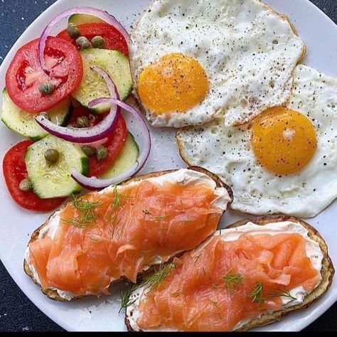 Keto diet Recipes on Instagram: “Save This Post To Make it Later. Tag Your Friends 👭 Recipe 👇 Smoked salmon 🐟with dairy free almond cream cheese on toasted slices with two…” Pescatarian Breakfast, Pescatarian Recipes, Keto Meal Prep, Keto Meal Plan, Smoked Salmon, Keto Diet Plan, Keto Dessert, Keto Diet Recipes, Low Carb Diet