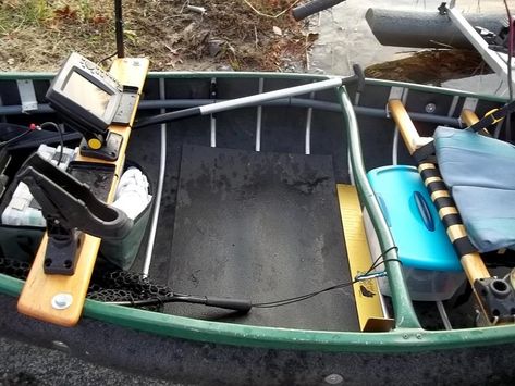 Tricking out an aluminum canoe - Bass Boats, Canoes, Kayaks and more - Bass Fishing Forums Grumman Canoe, Diy Boat Seats, Jon Boat Project, Aluminum Canoe, Kayak Cart, Canoe Accessories, Bass Boats, Canoe Building, Canoe Fishing