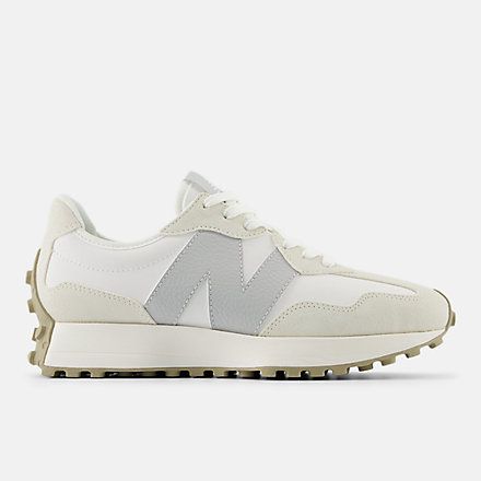 327 - New Balance New Balance Style, Popular Sneakers, Everyday Shoes, New Balance Sneakers, New Balance Women, School Essentials, Jeans For Short Women, Retro Sneakers, New Balance Shoes