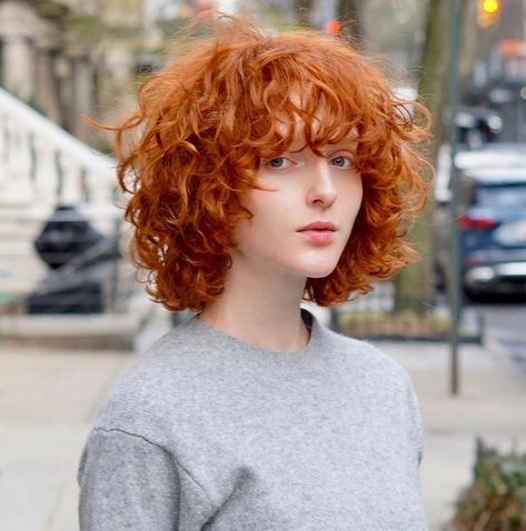 Curly Short Red Hair, Short Shaggy Curly Hair, Neutral Red Hair, Short Bangs Curly Hair, Shaggy Bob Curly Hair, Short Curly Fringe, Curly Bob Hairstyles With Bangs, Curly Shaggy Bob, Shaggy Curly Bob