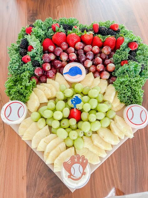 Sports Themed Charcuterie Board, Baseball Breakfast Ideas, Softball Charcuterie Board, Baseball Theme Charcuterie Board, Sports Charcuterie Board, Golf Themed Charcuterie Board, Basketball Charcuterie Board, Baseball Tournament Food, Baseball Charcuterie Board