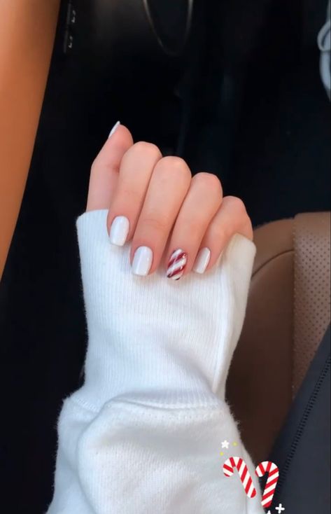 Cute Holiday Nails Simple, Christmas Nails For 13 Yo, Cute Gel Nails Christmas, Small Nails Christmas, Cute Christmas Nails Short Easy, Nail Designs For Short Nails Christmas, Christmas Nails No Acrylic, Cute Easy Christmas Nails Short, Christmas Nails Inspo Short