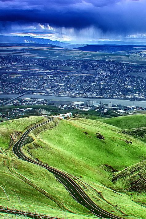 (via 500px / Curves || Lewiston, ID & Clarkston, WA by Johnny Minor) Lewiston Idaho, Idaho Travel, City Hunter, Where The Heart Is, Aerial View, Happy Place, Idaho, Happy Places, United States Of America