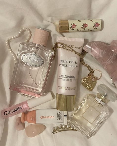 Coquette Skincare Aesthetic, Quoquette Aesthetic, Sök Bland Dina Pins, Prada Perfume Aesthetic, Glossier Coquette, Coqquete Aesthetic, Chanel Coquette, Dolette Coquette, Coquette Perfume