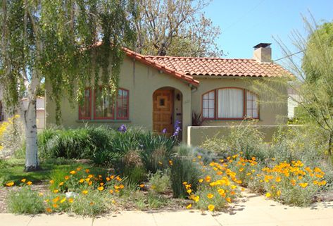 Moss green exterior with wood color trim and front door. Love the front "yard"! Small Spanish Style Homes, Spanish Cottage, Spanish Homes, Spanish Exterior, Spanish Bungalow, Mediterranean Home Decor, Spanish Style Home, Casas Coloniales, Hacienda Style