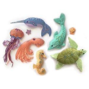 Felt Sea Creatures, Creature Marine, Felt Animal Patterns, Animal Sewing Patterns, Mermaid Pattern, Embroidery Book, Wet Felt, Felt Pattern, Narwhal