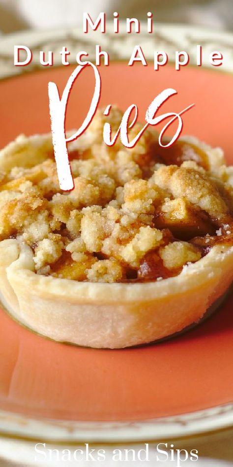 Mini Dutch Apple Pies – A personal apple pie! Pie crust filled with apple pie filling and topped with a crumb topping and baked in a muffin pan. #holidaybaking #applepie #thanksgivingdessert Dutch Apple Pies, Thanksgiving Recipes Dessert Pies, Thanksgiving Recipes Dessert, Dutch Apple Pie Recipe, Mini Tart Recipes, Dessert Pies, Mini Pie Recipes, Dutch Apple Pie, Dutch Apple