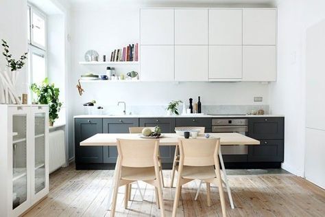 It's In The Mix: Kitchens with Different Cabinet Types One Wall Kitchen Layout, Dapur Skandinavia, Apartemen Studio, One Wall Kitchen, Scandinavian Kitchens, Minimalist Dekor, Scandi Living, Scandinavian Kitchen Design, Серая Кухня