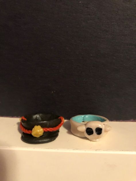 Hanako and nene clay rings Anime Clay Rings, Anime Clay Crafts, Anime Clay Pins, Tbhk Crafts, Clay Anime Ideas, Clay Anime Figures, Anime Clay Art, Anime Clay Ideas, Biscuit Anime