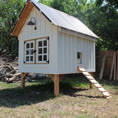 Decorating Chicken Coop, Cool Chicken Coop, Simple Chicken Coop, Chicken Coop Wire, Modern Chicken Coop, Farm Chicken Coop, Chicken Coop Building Plans, Chickens Coop, Cute Chicken Coops