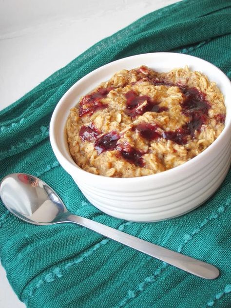 PB&J Baked Oatmeal | The Oatmeal Artist Banana Baked Oatmeal, Baked Oatmeal Recipes, Peanut Butter Roll, Clean Eating Breakfast, Plant Based Breakfast, Peanut Butter And Jelly, Baked Oats, Peanut Butter Recipes, Baked Oatmeal