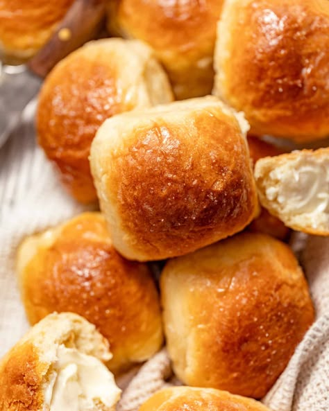 Brown And Serve Rolls Recipes, Brown And Serve Rolls, Homemade Bread Buns, Easy Delicious Appetizers, Homemade Appetizer, Thanksgiving 2023, Candied Sweet Potatoes, Baked Rolls, Yeast Rolls