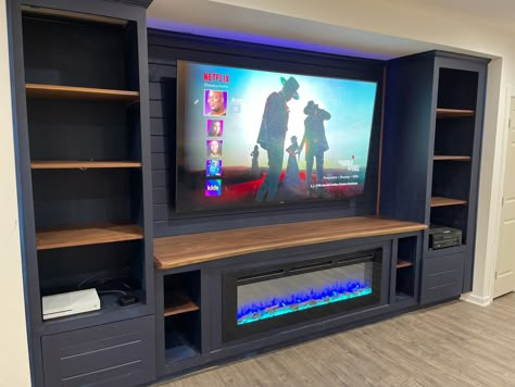 Love the comtrasting dark color and wood shelves Basement Entertainment Center, Racks Tv, Basement Built Ins, Home Theater Wall, Basement Entertainment, Bookcase Tv, Custom Entertainment Center, Nashville House, Wall Entertainment Center