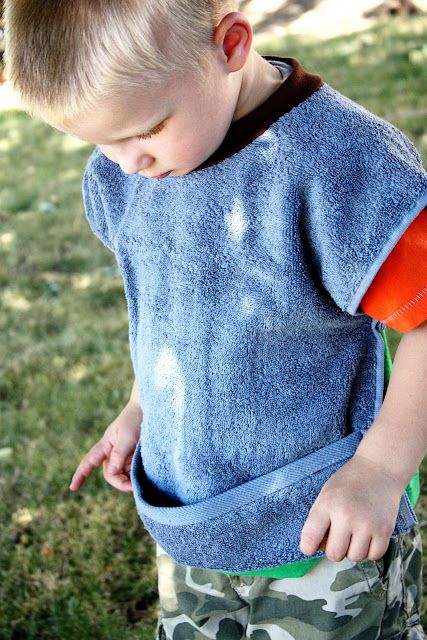 Bib Tutorial, Bibs With Sleeves, Toddler Bib, Toddler Bibs, Bib Pattern, Sewing Tutorials Free, Baby Projects, Baby Diy, Learn To Sew